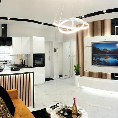 Vip Room 2+2 Konin  Kültér fotó