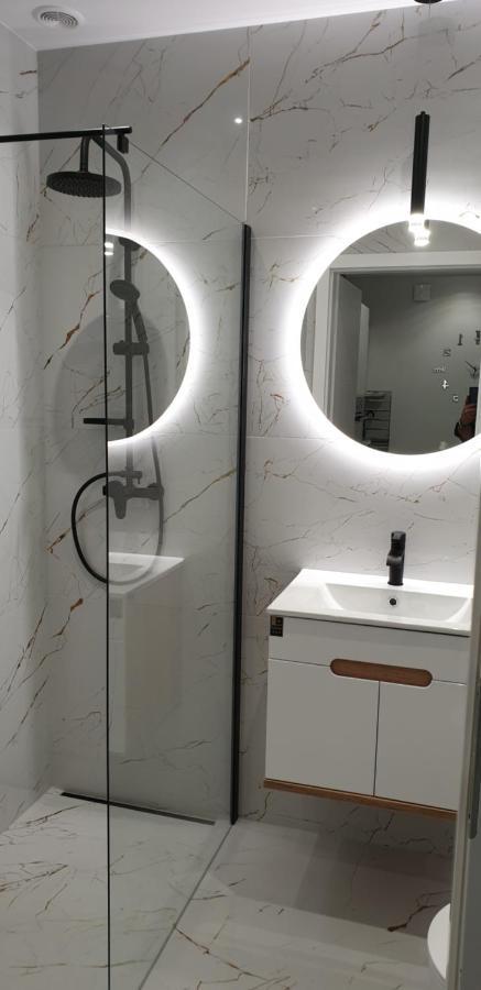 Vip Room 2+2 Konin  Kültér fotó