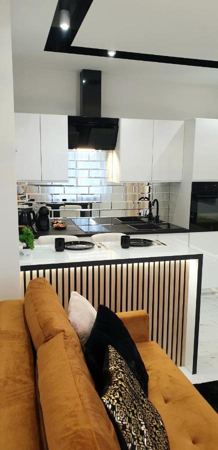 Vip Room 2+2 Konin  Kültér fotó