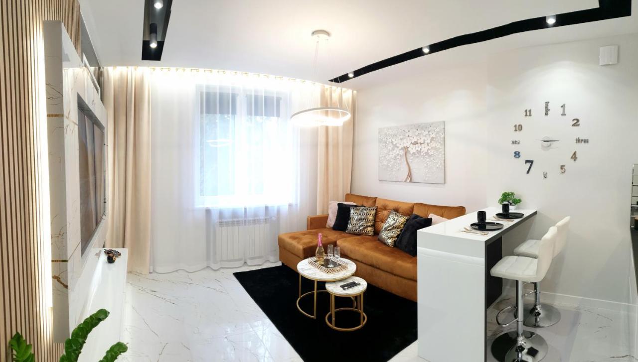 Vip Room 2+2 Konin  Kültér fotó
