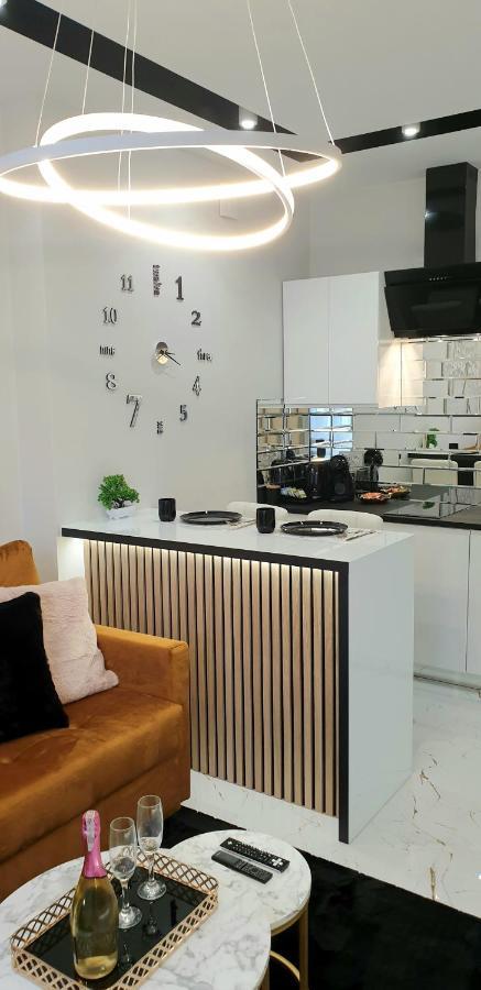 Vip Room 2+2 Konin  Kültér fotó